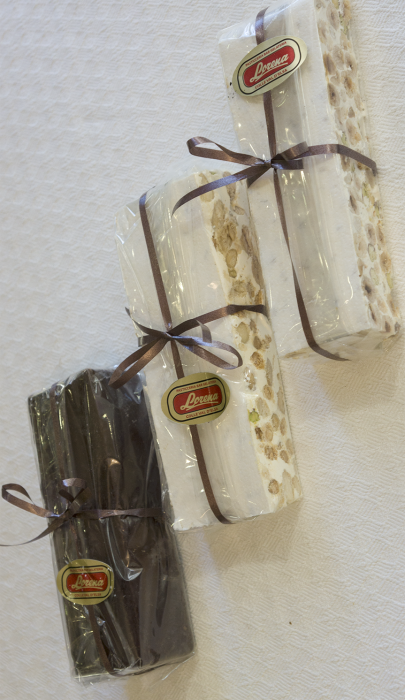 Torrone Mandorla – Nocciola – Mandorla o Nocciola Glassato Al Cioccolato Nero